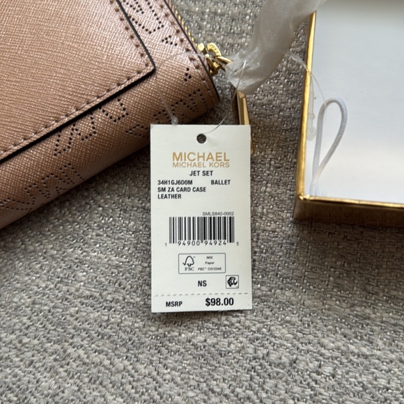 Beautiful leather Michael Kors Jet Set zip wallet, NWT! - Picture 3 of 5